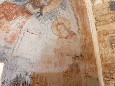 ...affiancato da san Giovanni Battista...